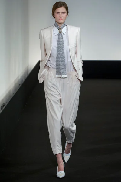 Look 10